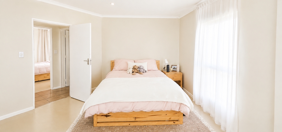 To Let 4 Bedroom Property for Rent in Table View Western Cape
